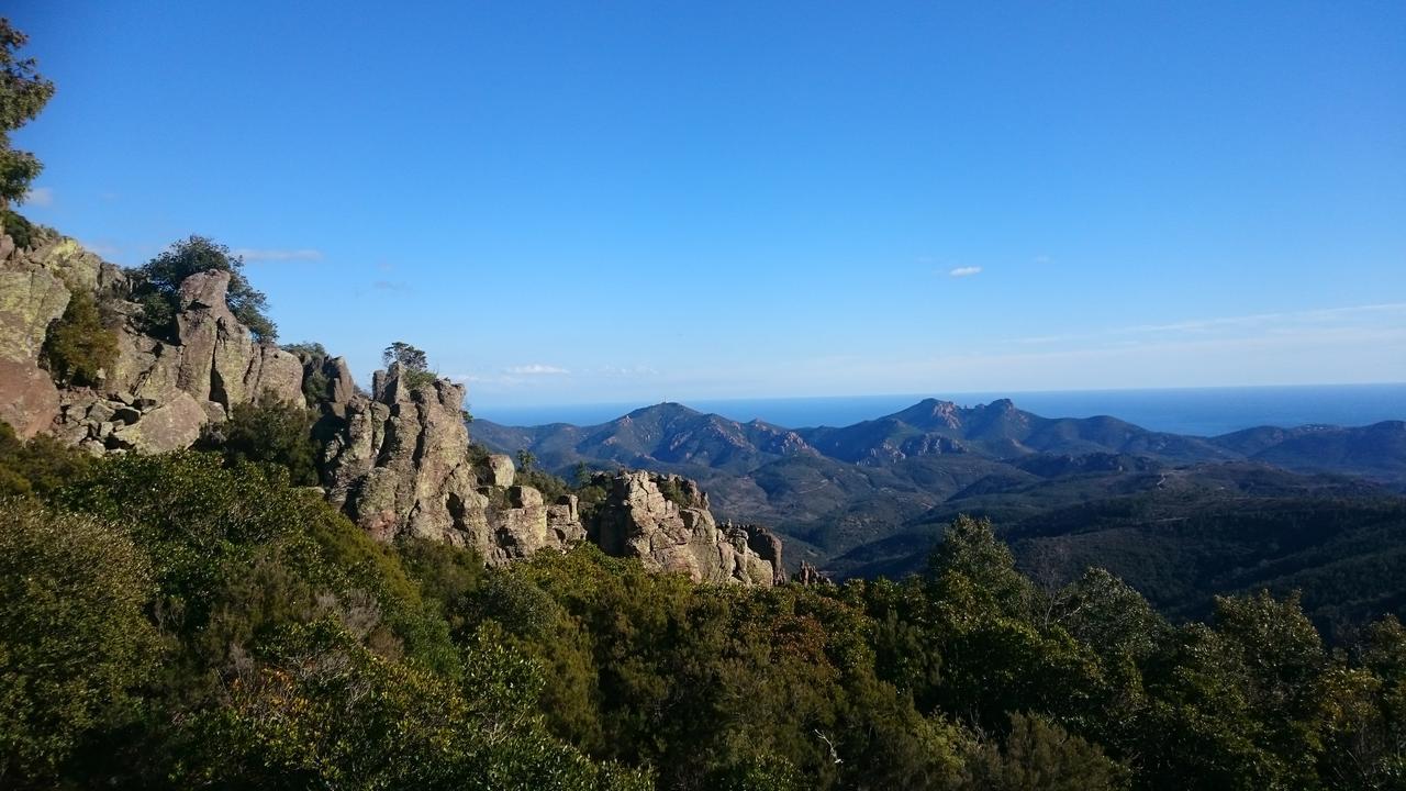 L'Estirado Des Adrets Hotel Les Adrets-de-l'Estérel Buitenkant foto